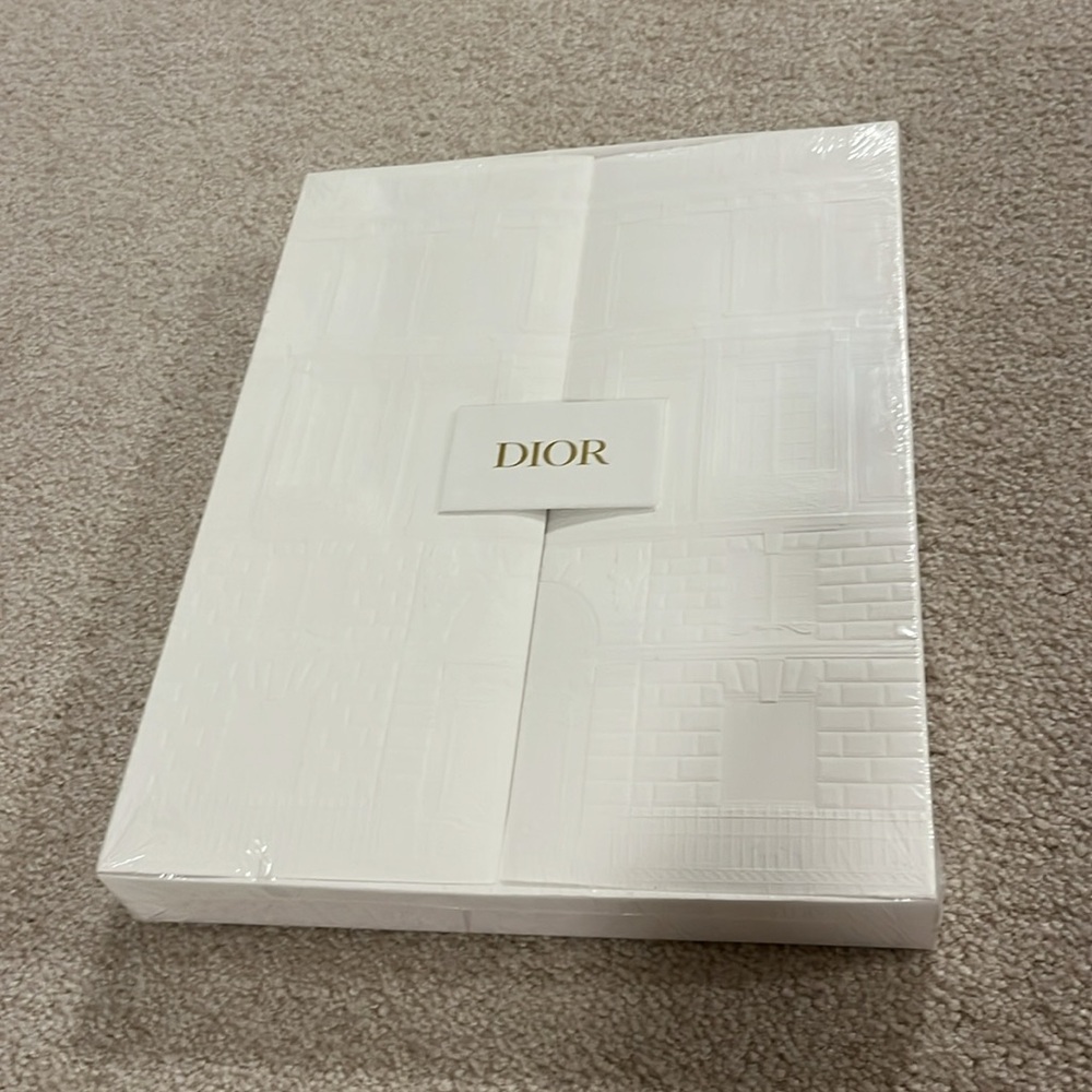 Dior coffee table book Mag Special box montaigne Brand New sealed! Home decor